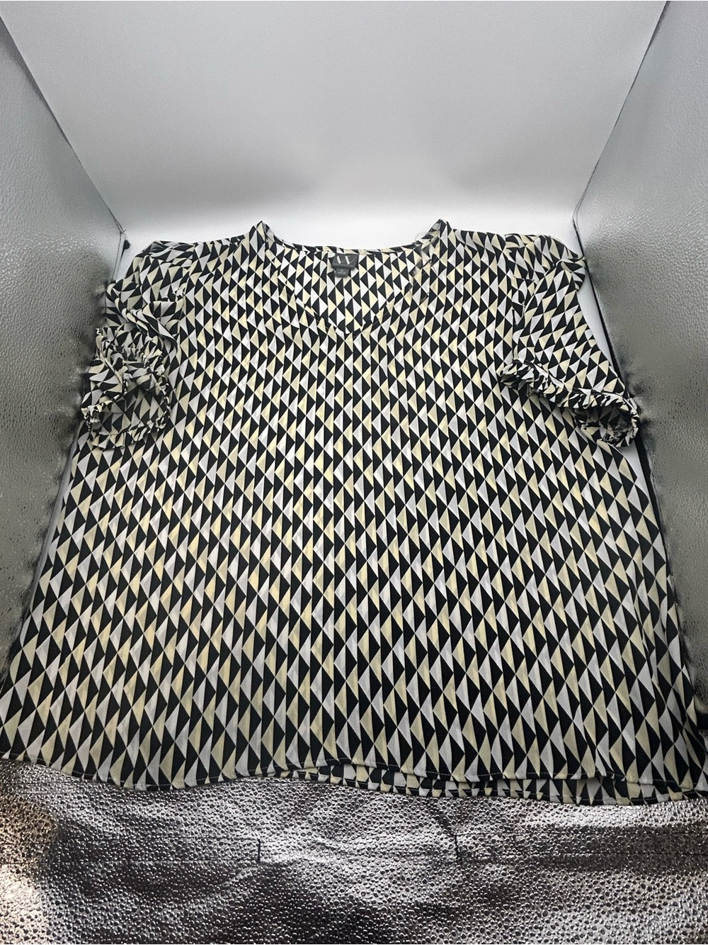 Worthington Black & Cream Geometric Short Sleeve Blouse